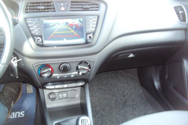 Sølv Hyundai i20 fra 2018