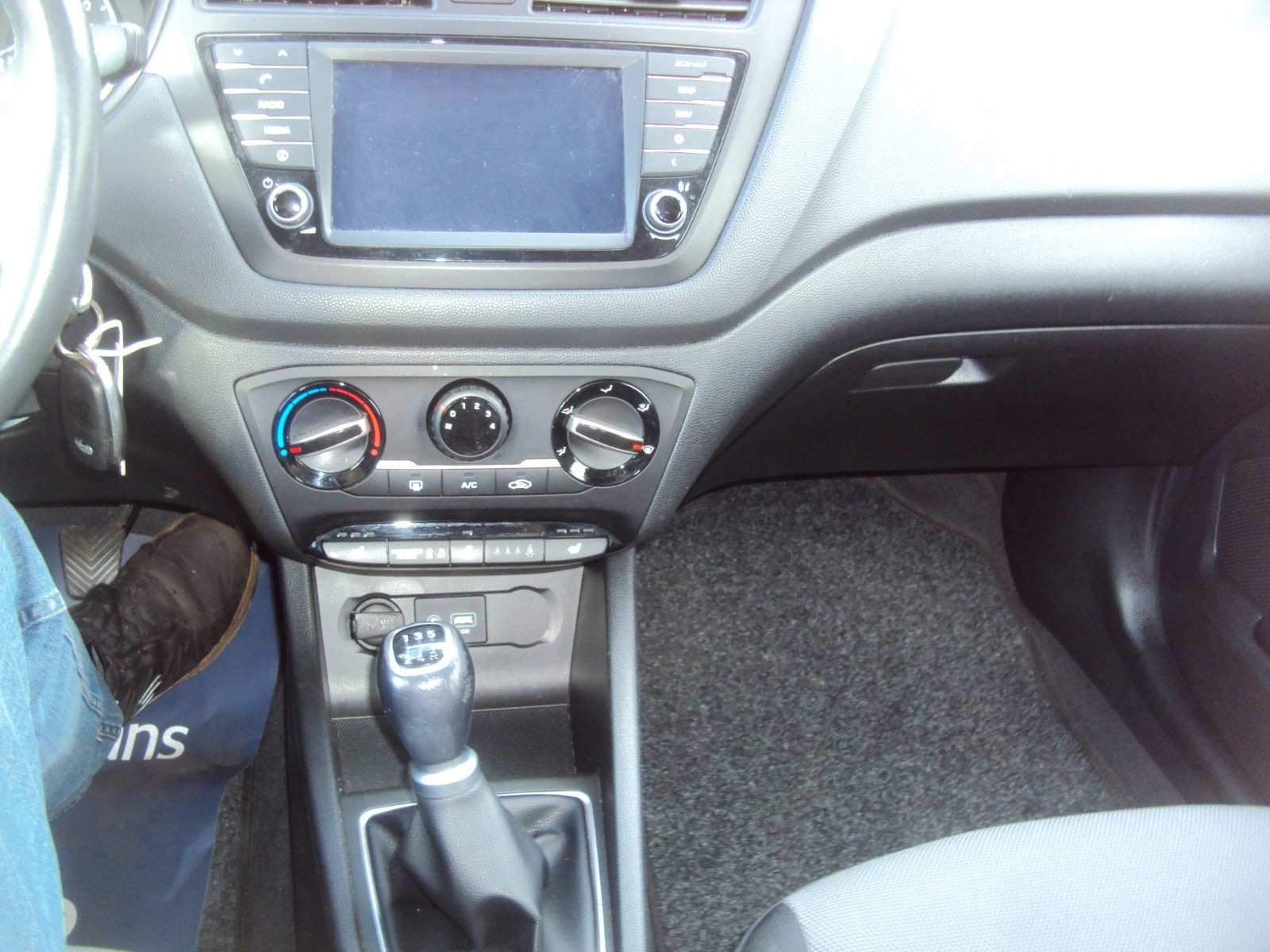 Sølv Hyundai i20 fra 2018