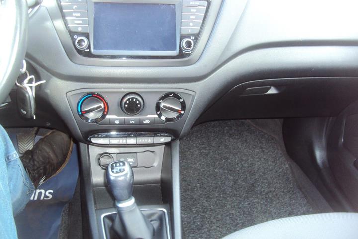 Sølv Hyundai i20 fra 2018
