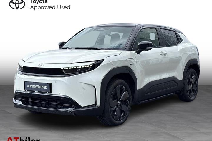Hvid Toyota Urban Cruiser fra 2025