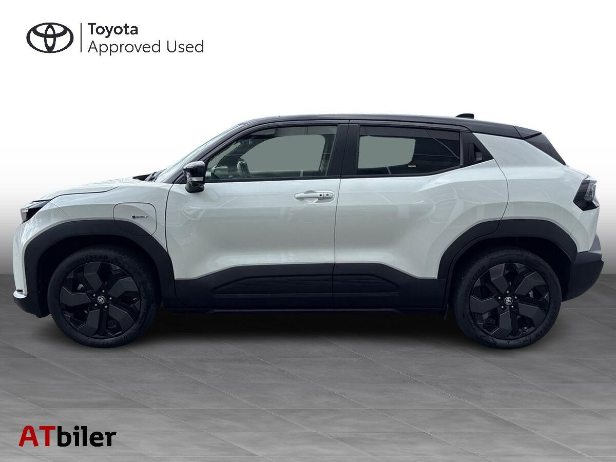 Hvid Toyota Urban Cruiser fra 2025