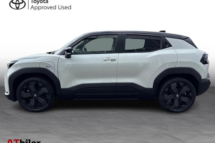 Hvid Toyota Urban Cruiser fra 2025