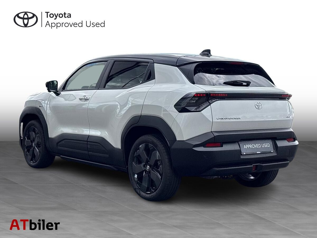 Hvid Toyota Urban Cruiser fra 2025