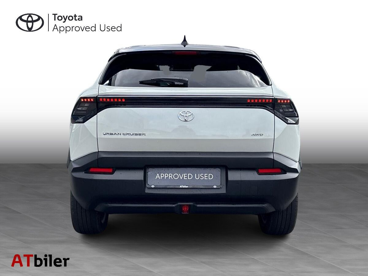 Hvid Toyota Urban Cruiser fra 2025