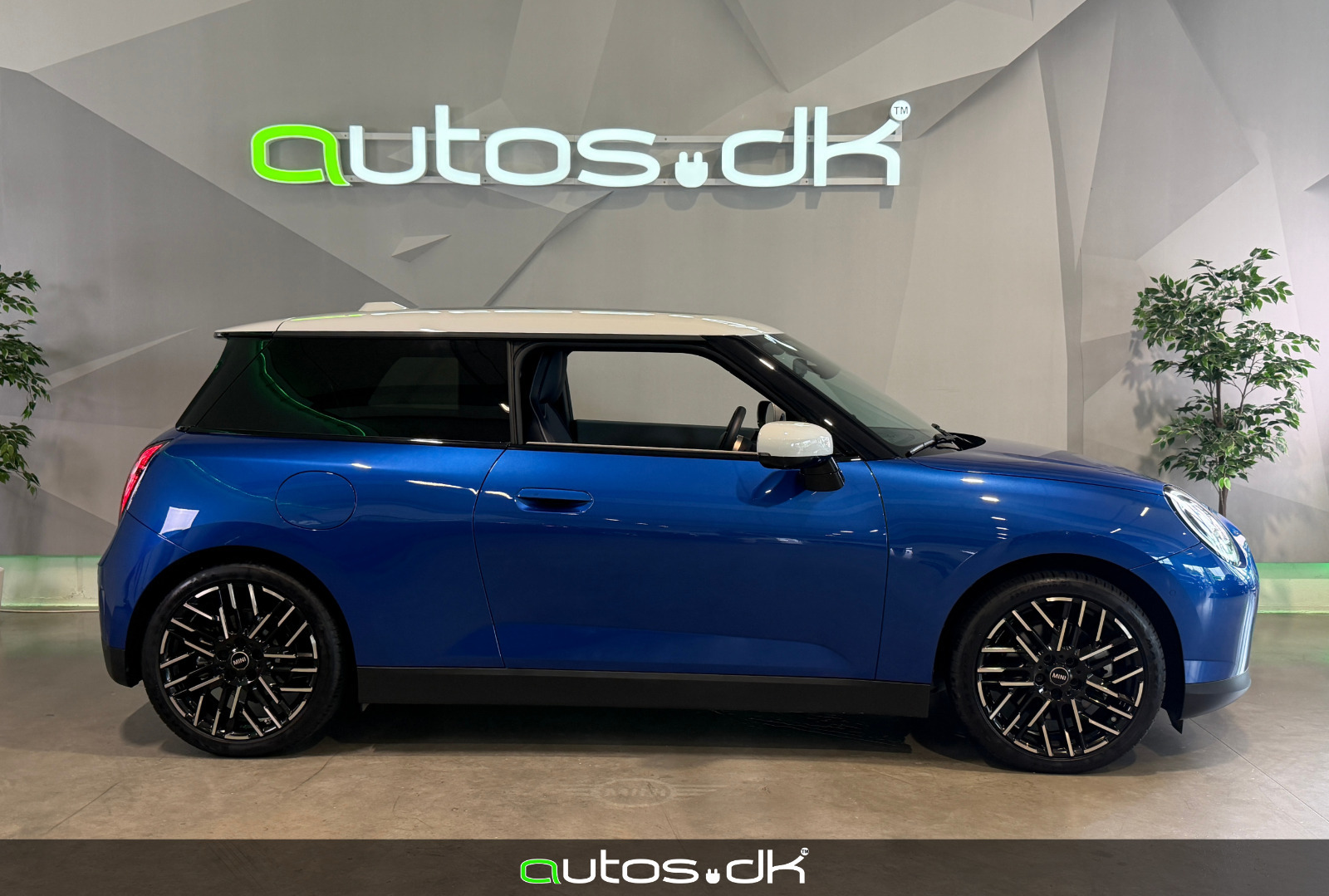 Blå Mini Cooper SE fra 2024