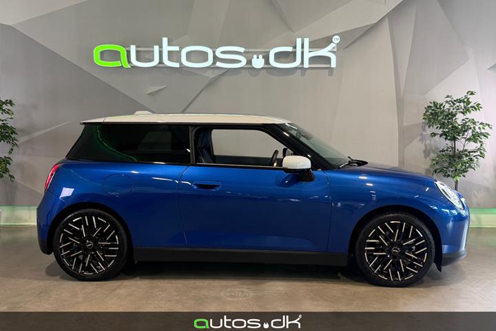 Blå Mini Cooper SE fra 2024