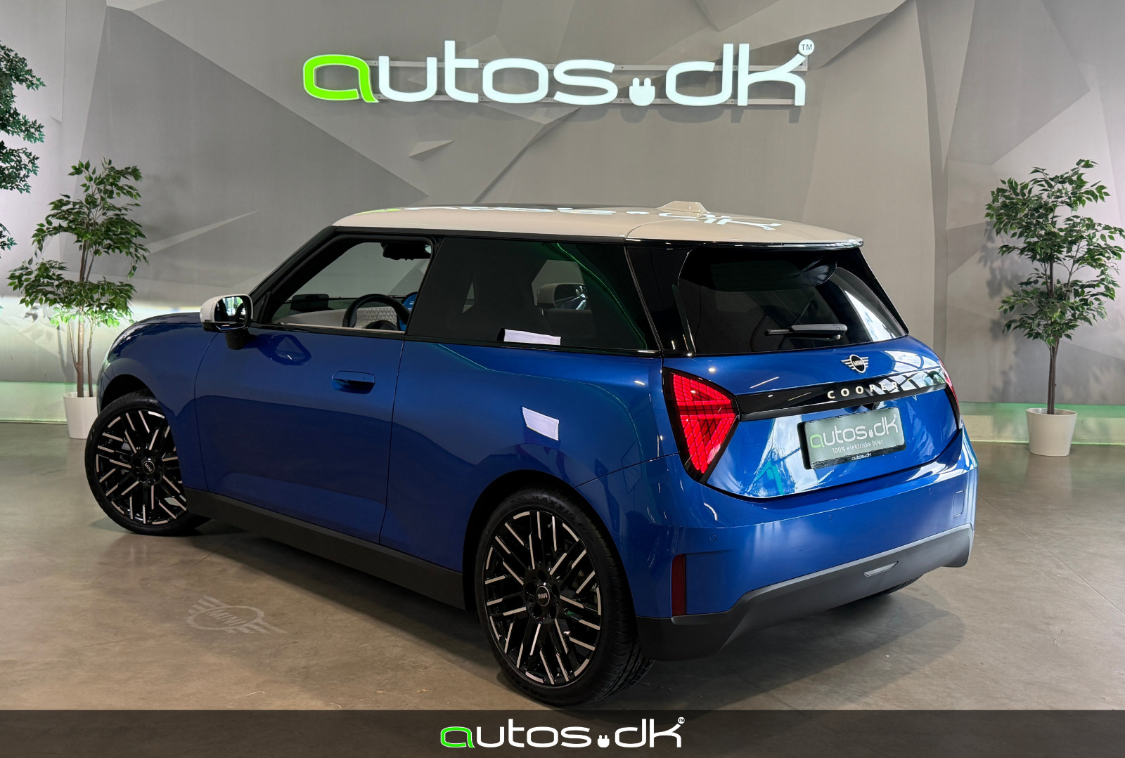 Blå Mini Cooper SE fra 2024