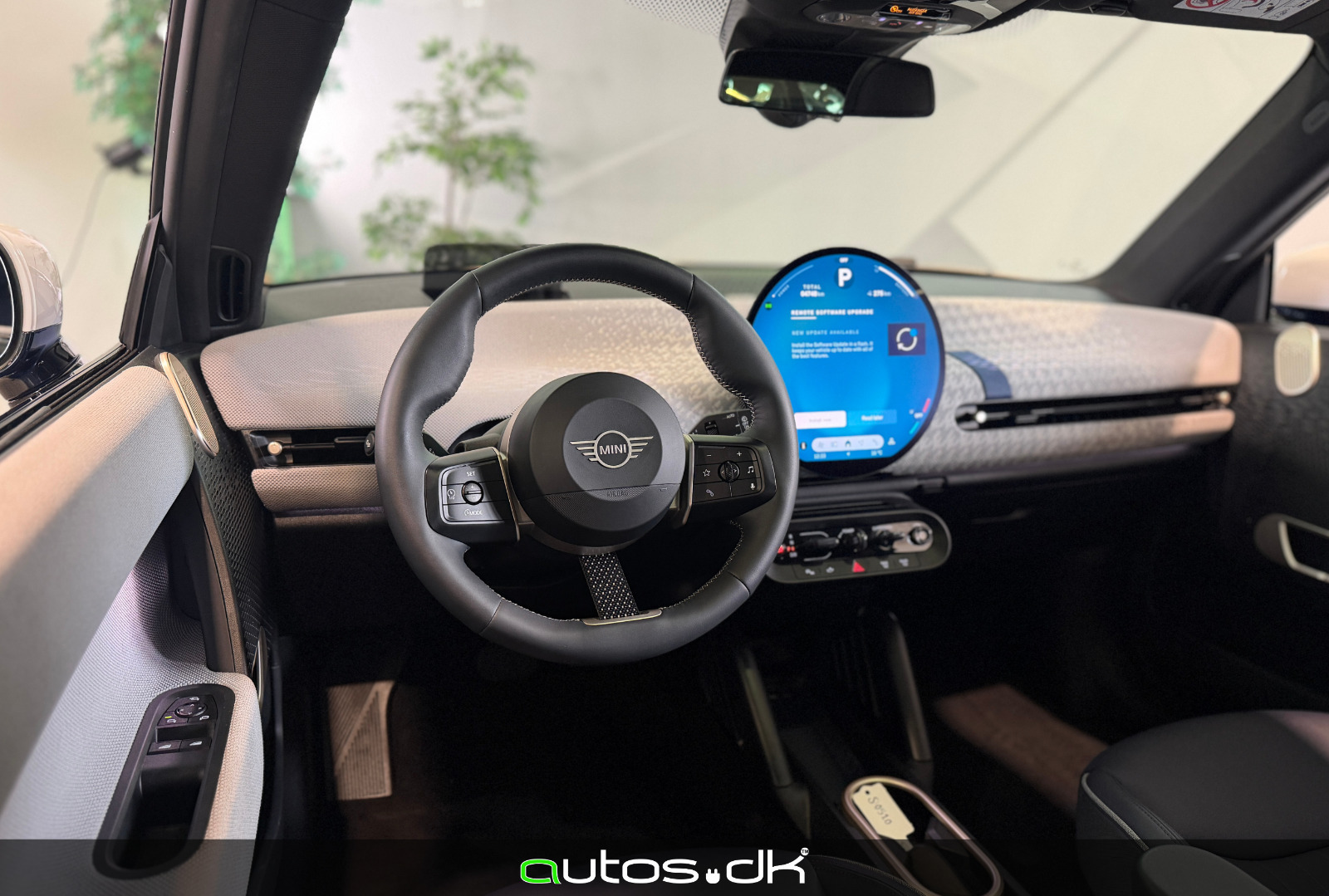 Blå Mini Cooper SE fra 2024