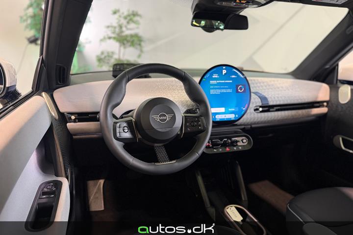 Blå Mini Cooper SE fra 2024