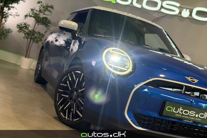 Blå Mini Cooper SE fra 2024