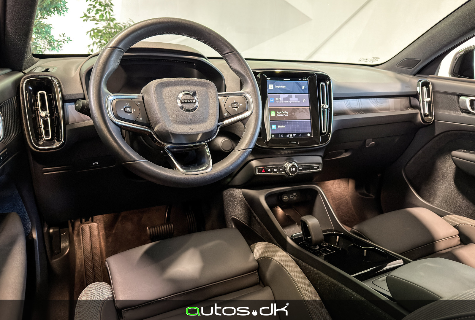 Beige Volvo XC40 fra 2023