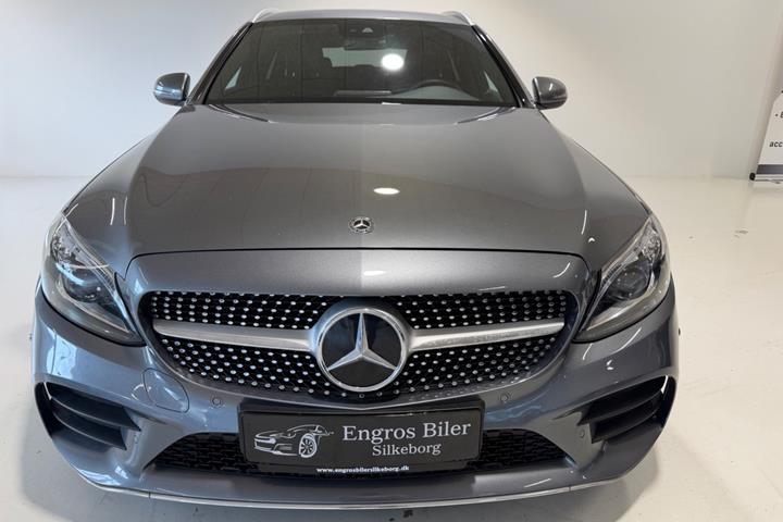 Grå Mercedes C220 d fra 2020