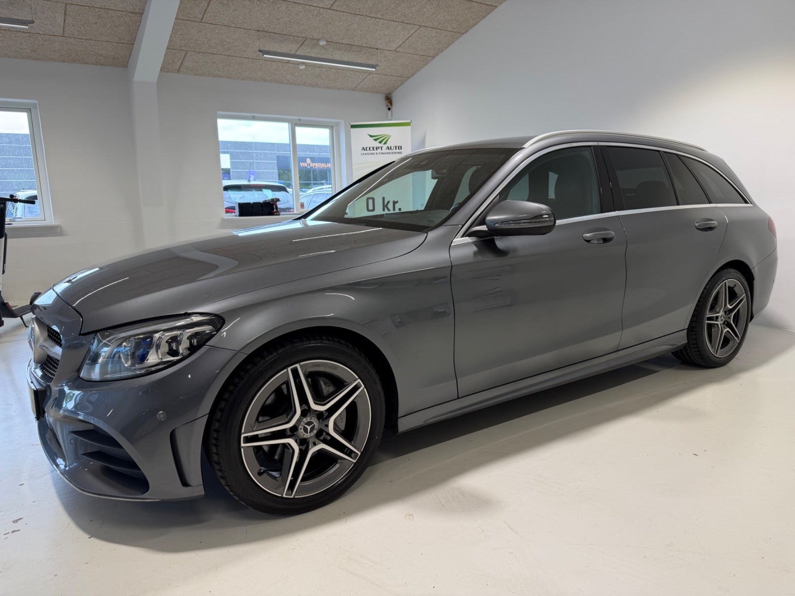 Grå Mercedes C220 d fra 2020