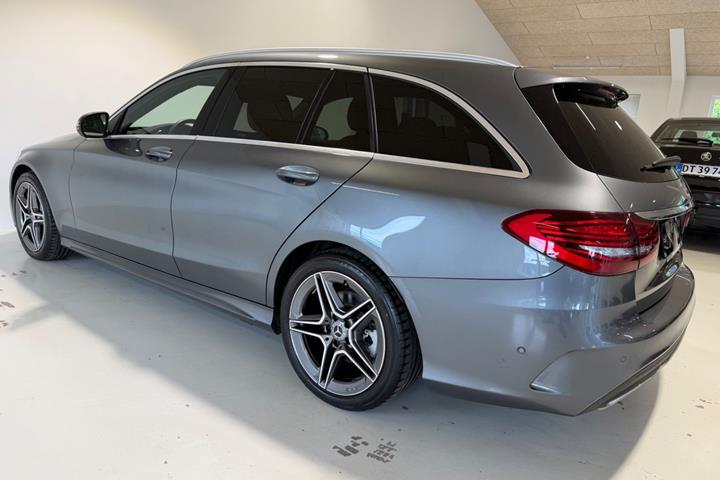 Grå Mercedes C220 d fra 2020