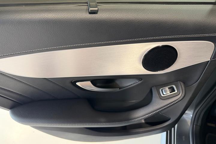 Grå Mercedes C220 d fra 2020