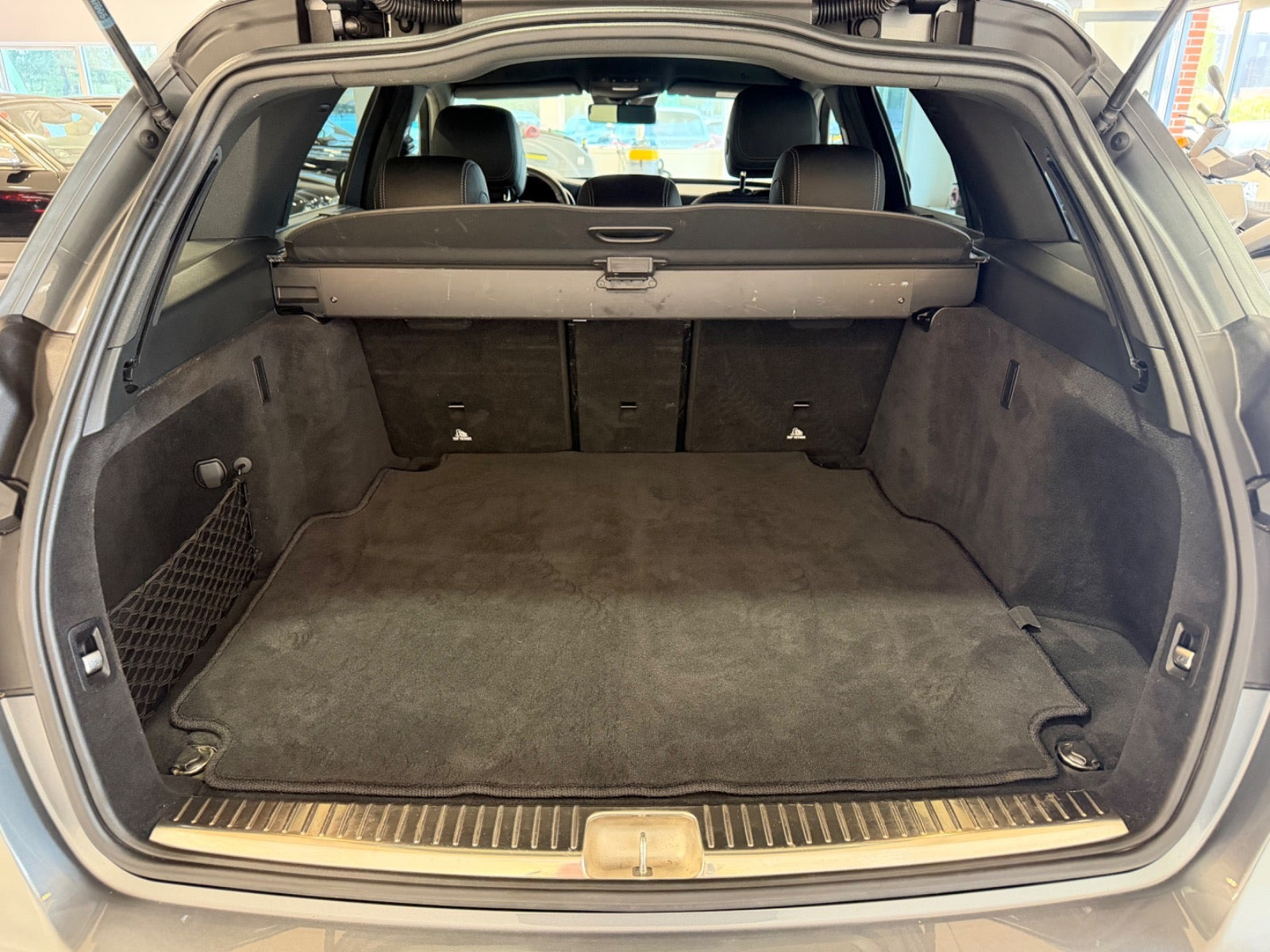 Grå Mercedes C220 d fra 2020