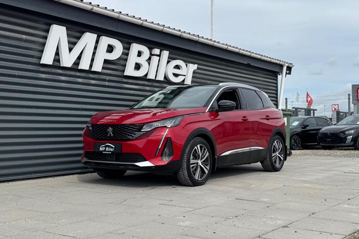 Rød Peugeot 3008 fra 2021