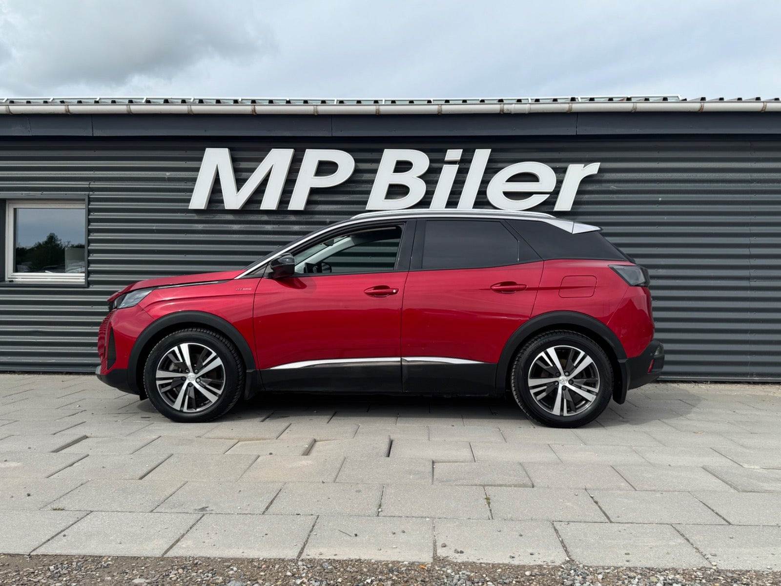 Rød Peugeot 3008 fra 2021