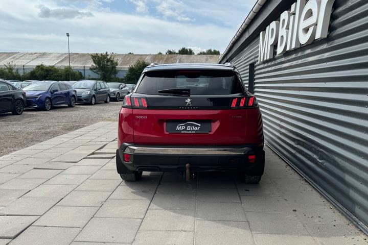 Rød Peugeot 3008 fra 2021