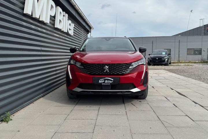 Rød Peugeot 3008 fra 2021
