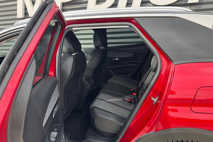 Rød Peugeot 3008 fra 2021