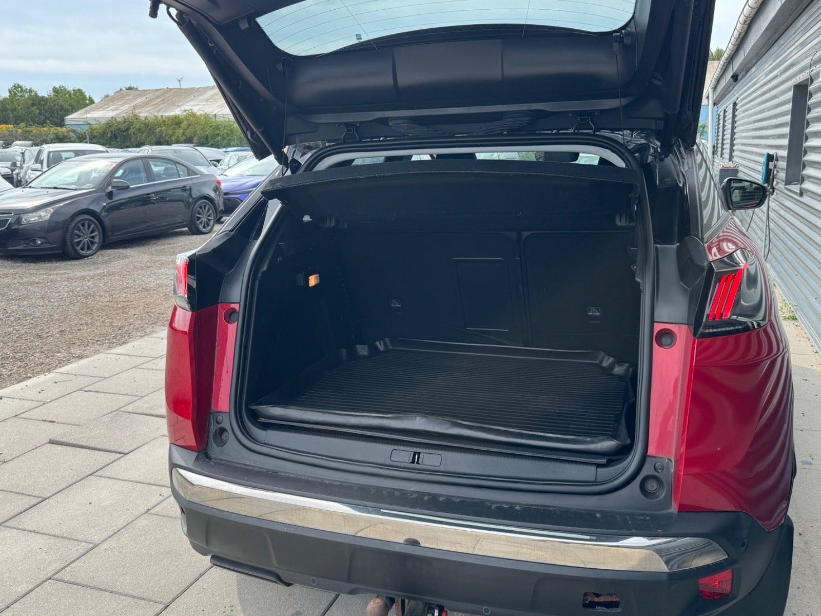 Rød Peugeot 3008 fra 2021
