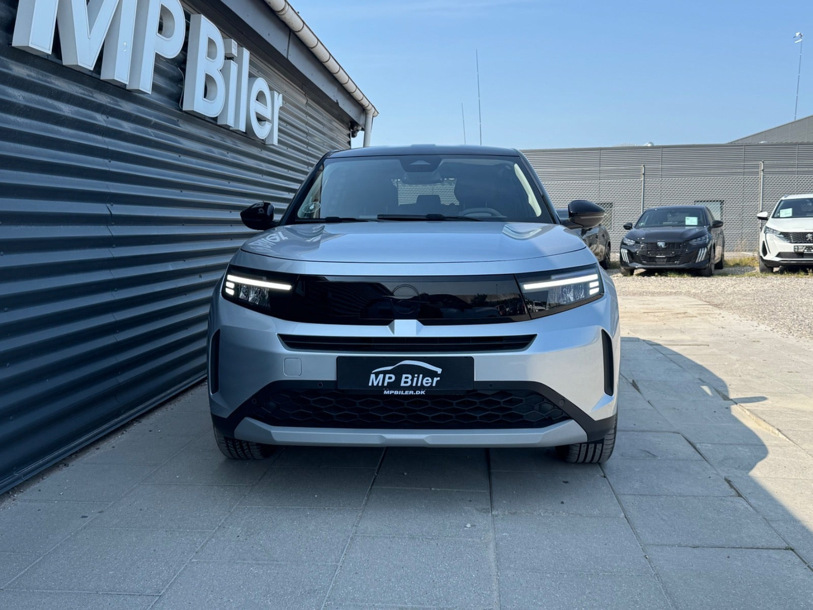 Sølv Opel Frontera fra 2025