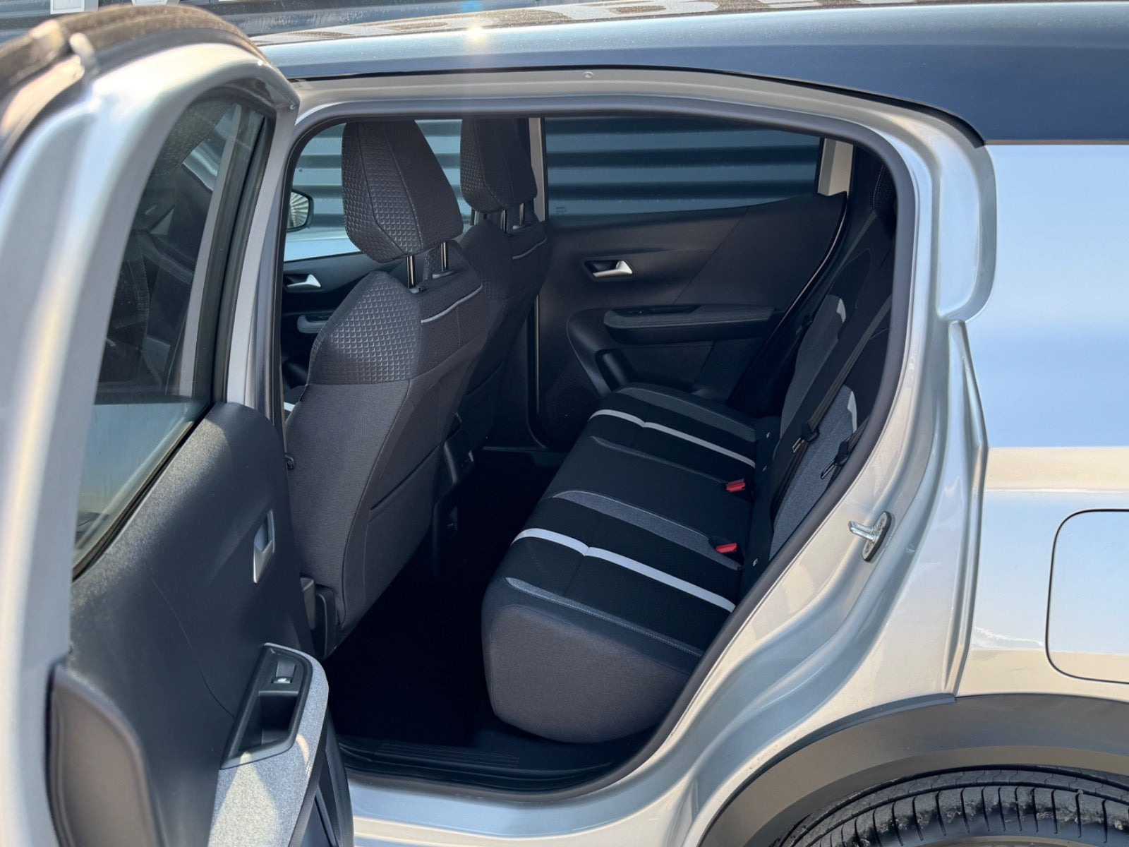 Sølv Opel Frontera fra 2025