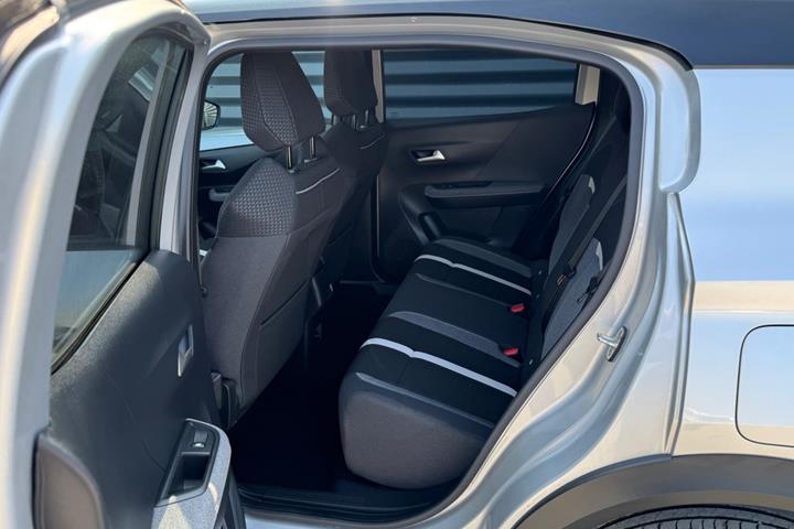 Sølv Opel Frontera fra 2025