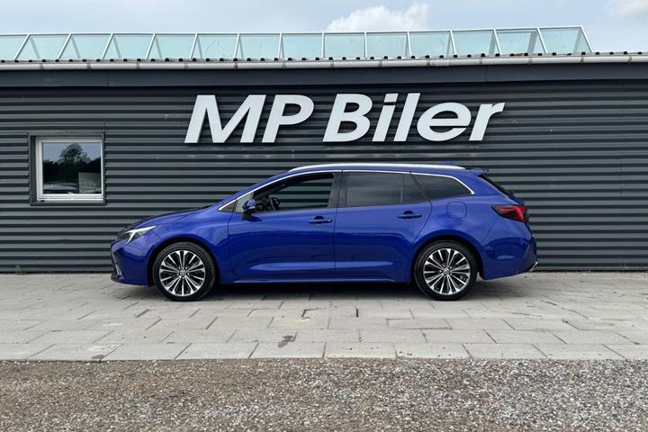 Blå Toyota Corolla fra 2023