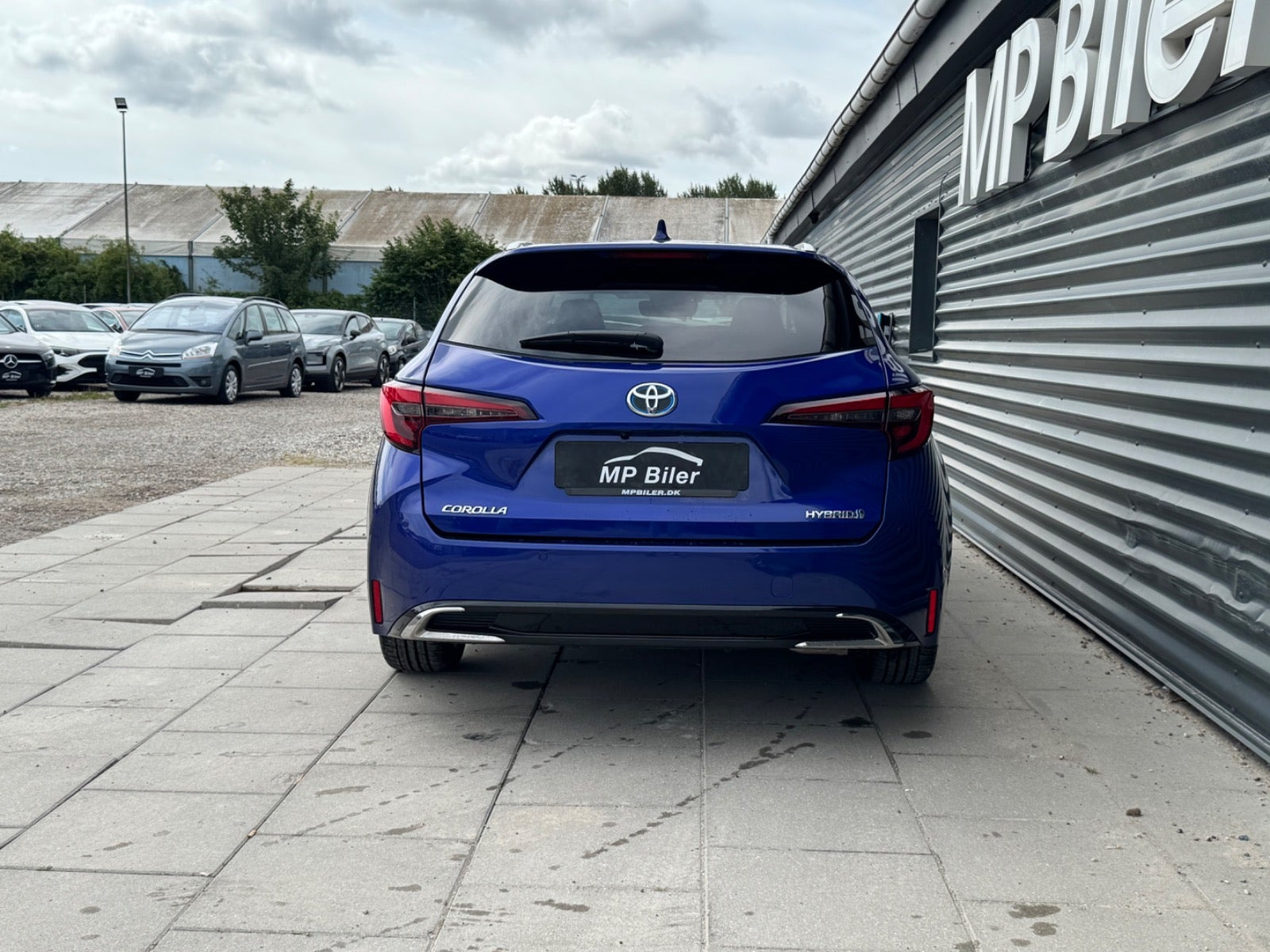Blå Toyota Corolla fra 2023