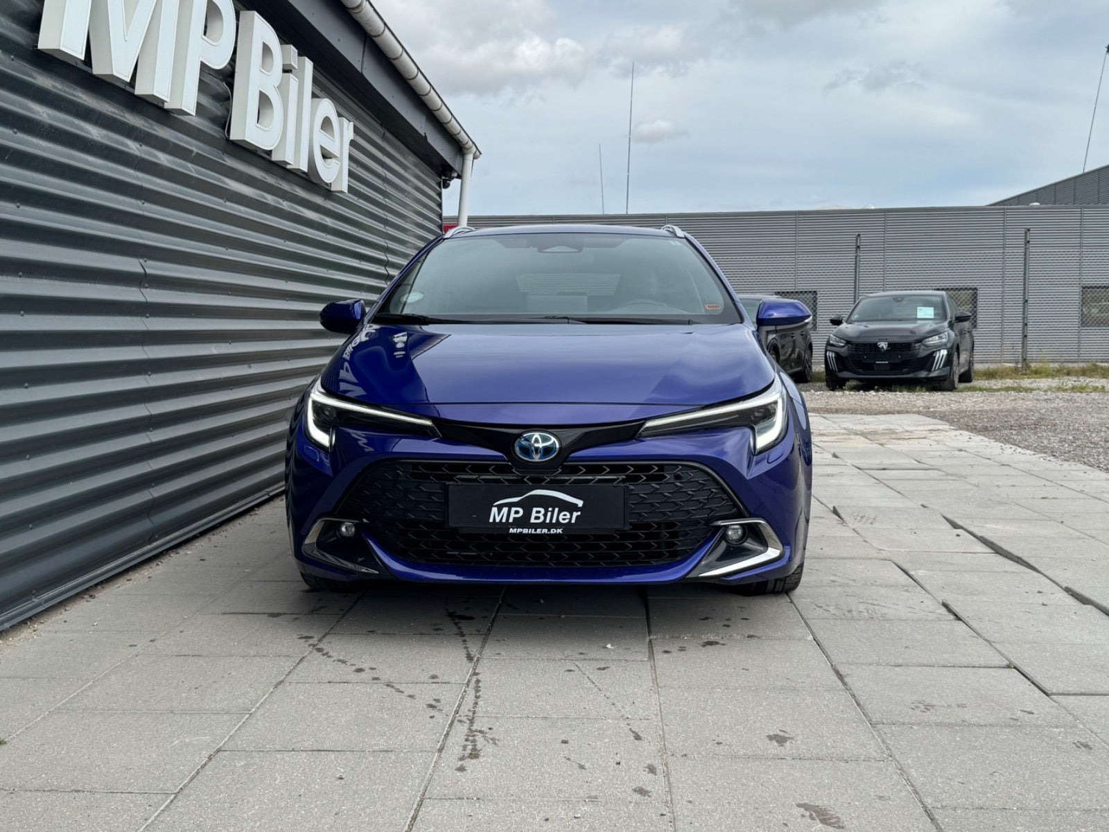 Blå Toyota Corolla fra 2023