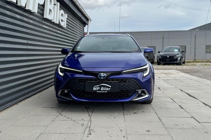 Blå Toyota Corolla fra 2023