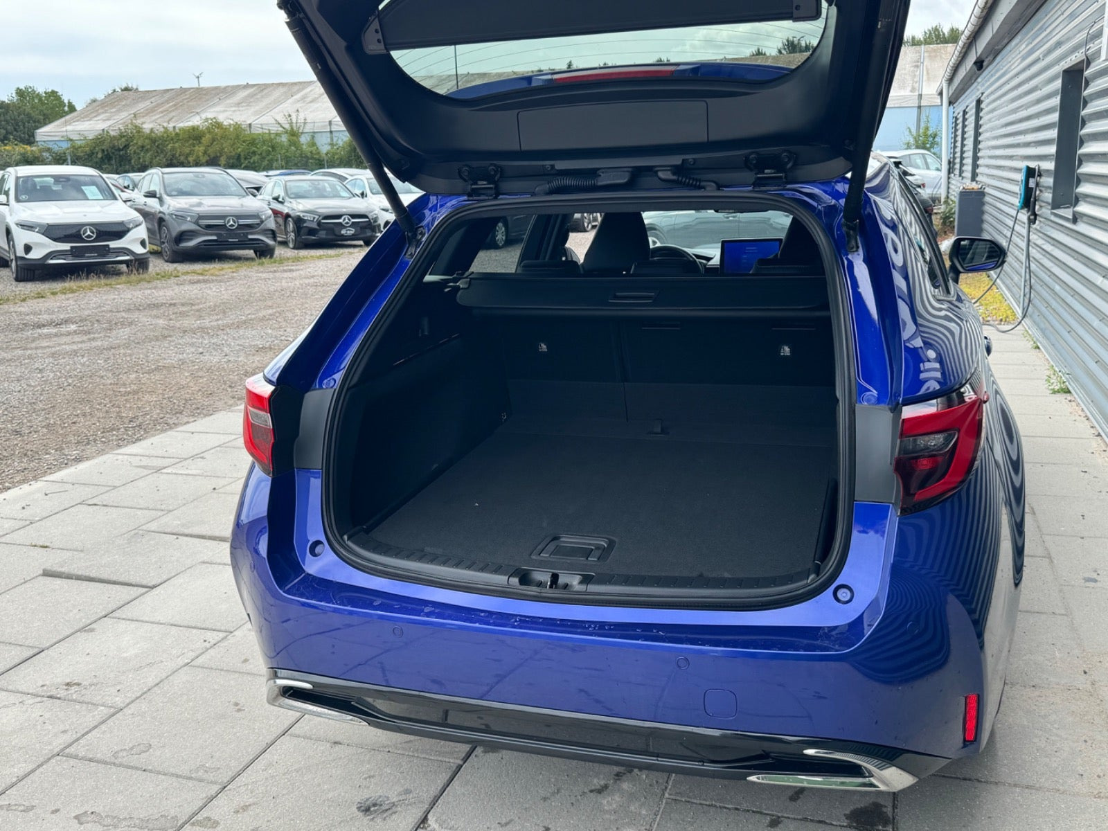 Blå Toyota Corolla fra 2023