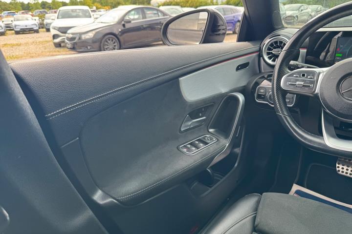 Sort Mercedes CLA250 e fra 2021