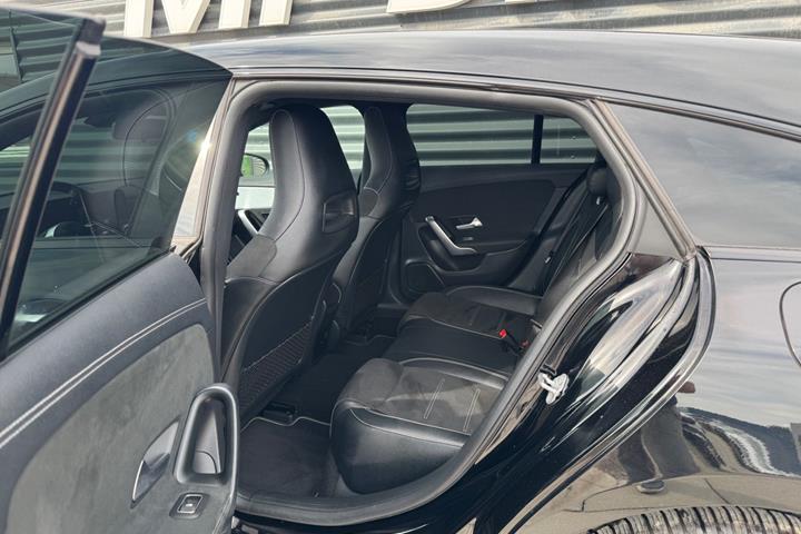 Sort Mercedes CLA250 e fra 2021