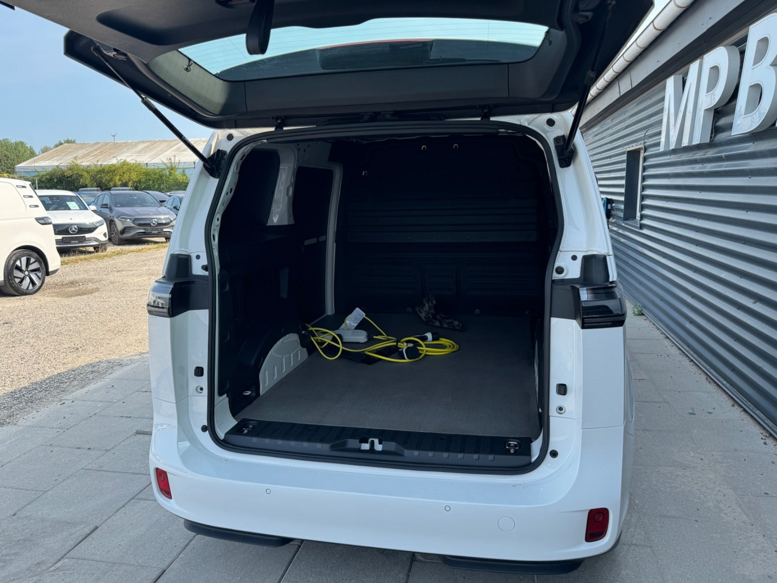 Hvid VW ID.Buzz fra 2024