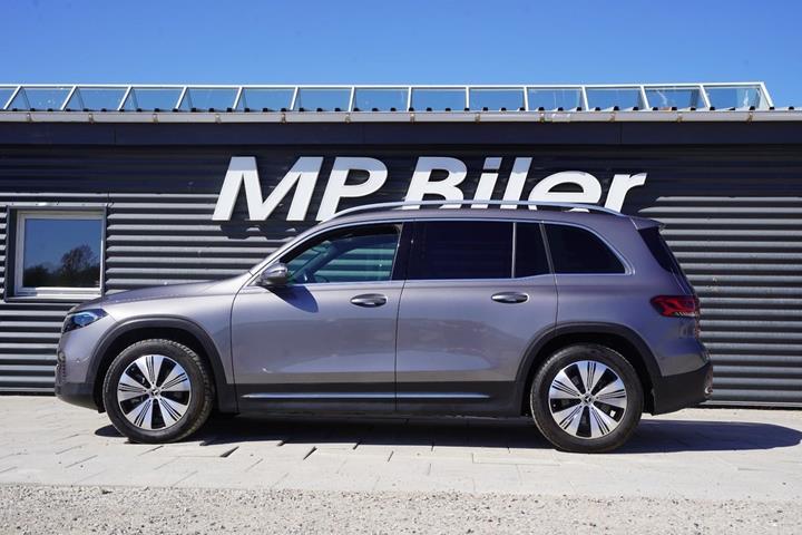 Grå Mercedes EQB250 fra 2023