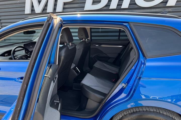 Blå Skoda Enyaq fra 2024