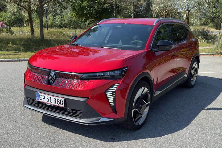 Rød Renault Scenic E-Tech fra 2025