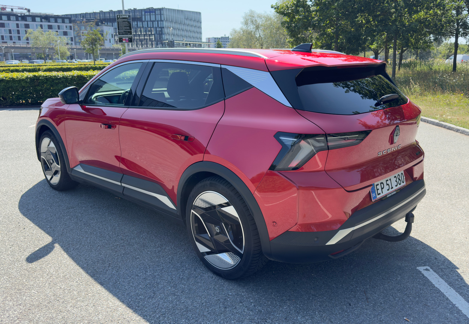 Rød Renault Scenic E-Tech fra 2025