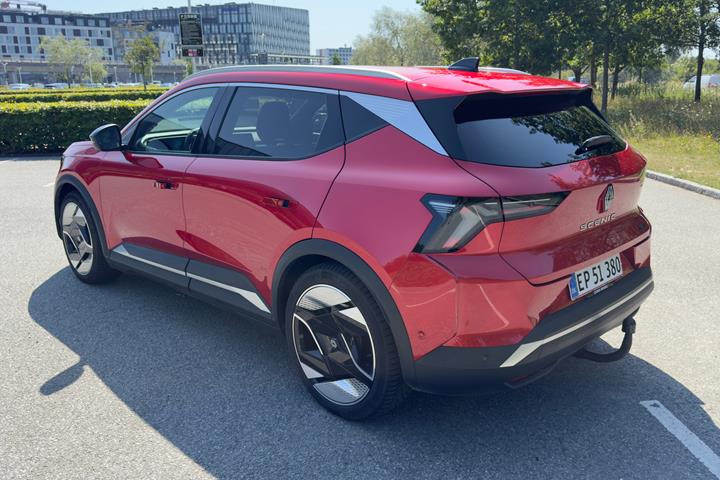Rød Renault Scenic E-Tech fra 2025