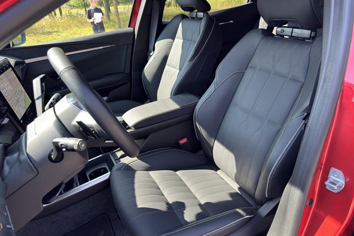 Rød Renault Scenic E-Tech fra 2025