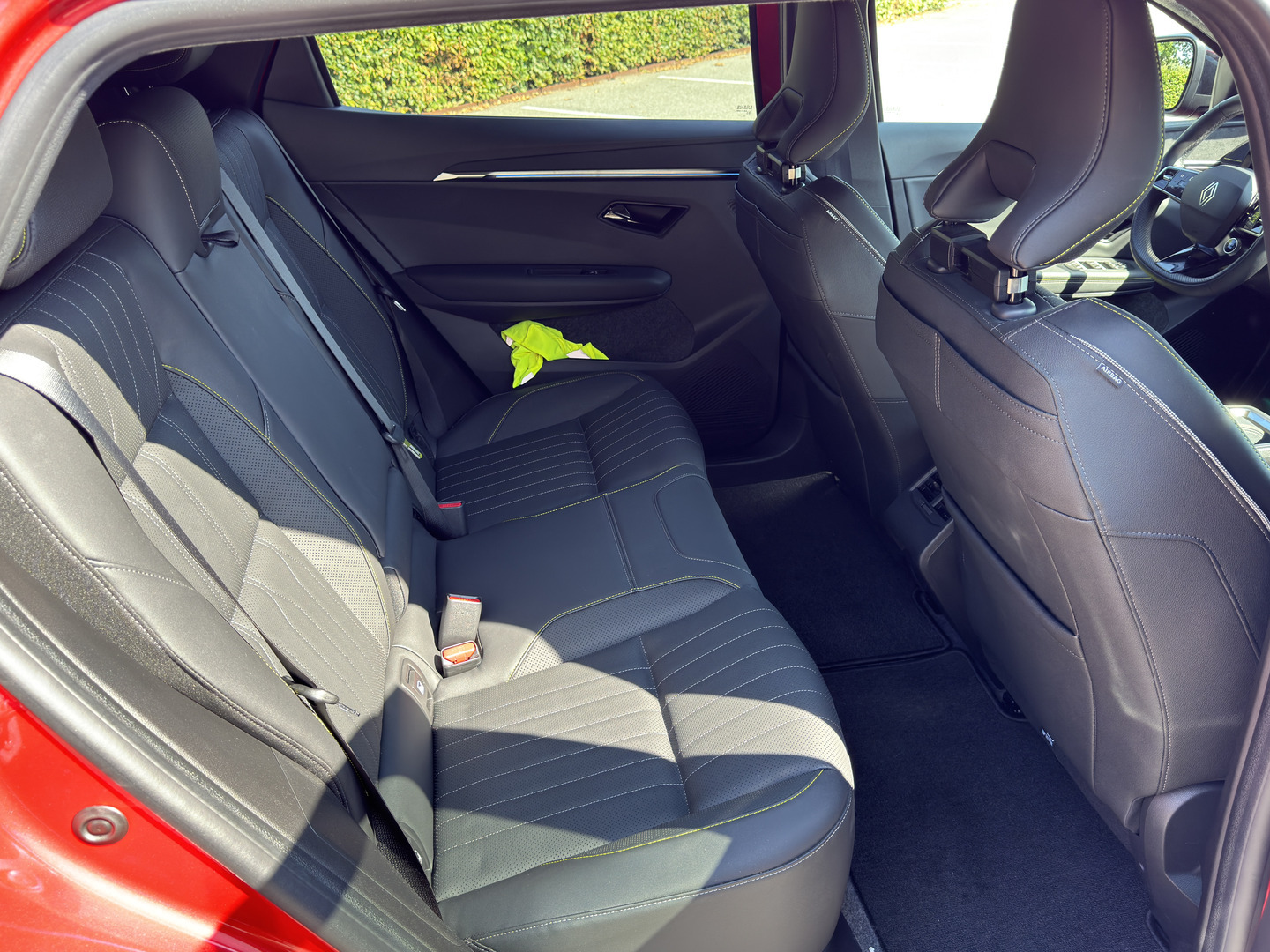 Rød Renault Scenic E-Tech fra 2025