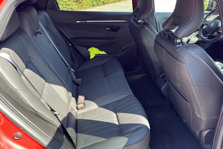 Rød Renault Scenic E-Tech fra 2025