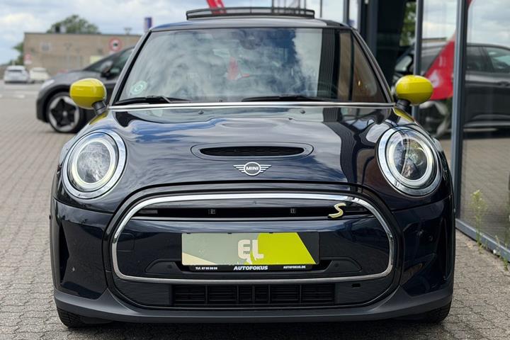 Blå Mini Cooper SE fra 2023