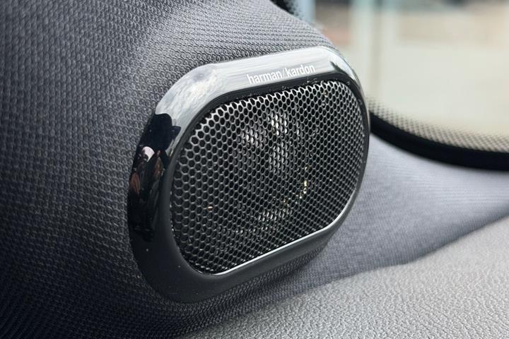 Blå Mini Cooper SE fra 2023