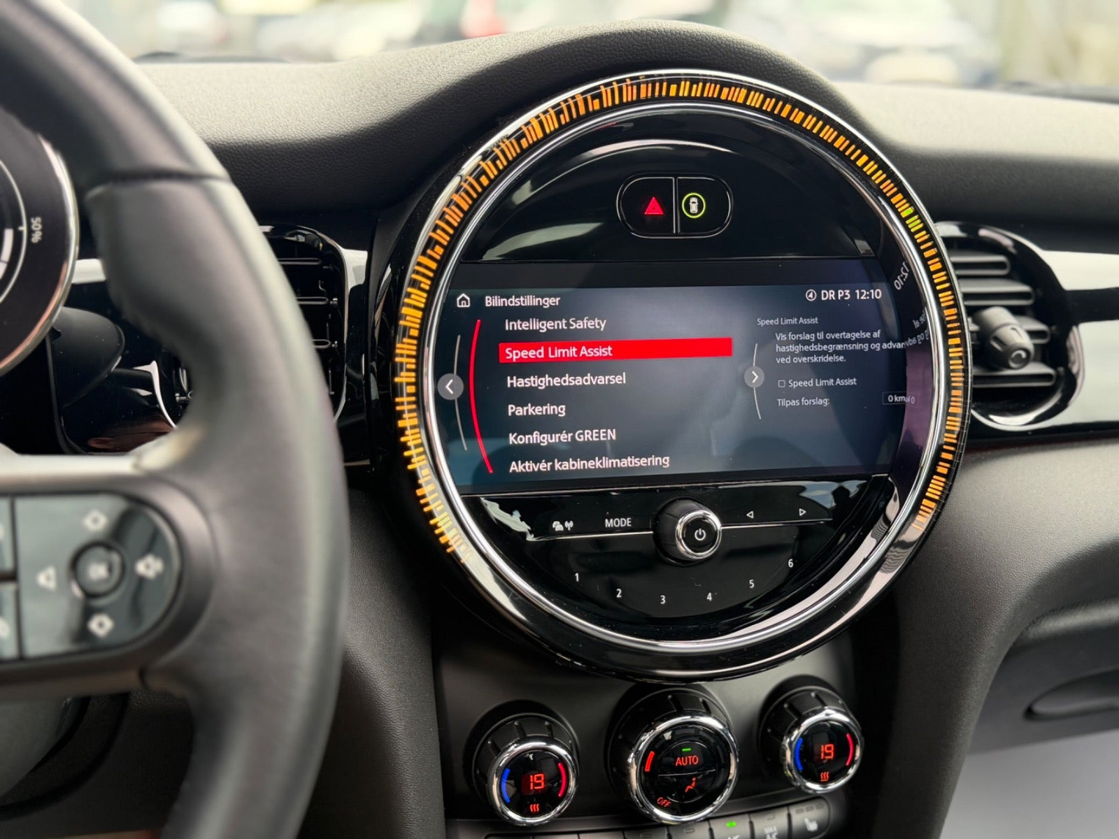 Blå Mini Cooper SE fra 2023