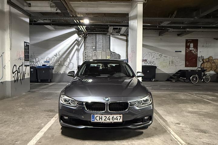 Grå BMW 3-Serie fra 2016