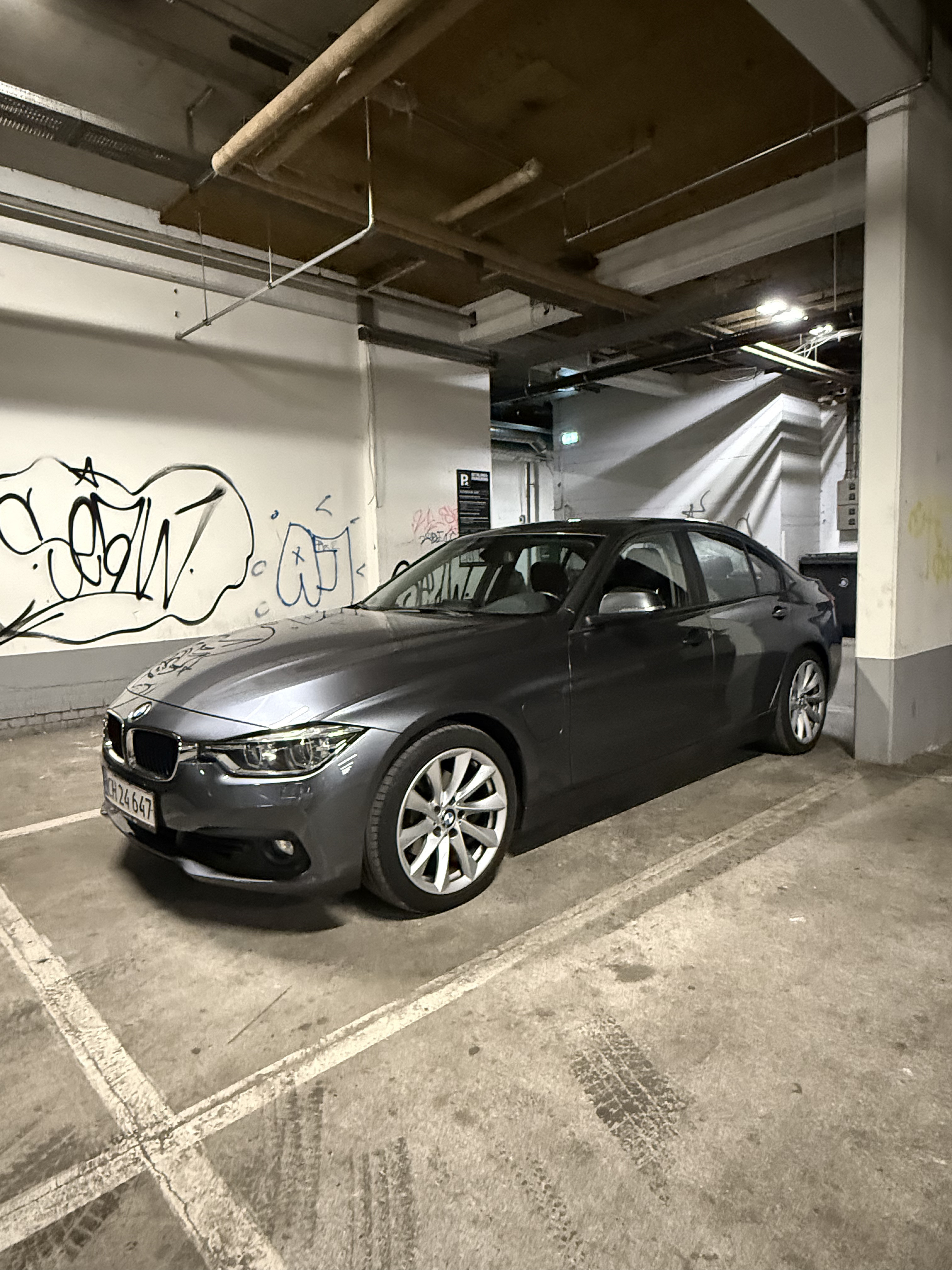 Grå BMW 3-Serie fra 2016